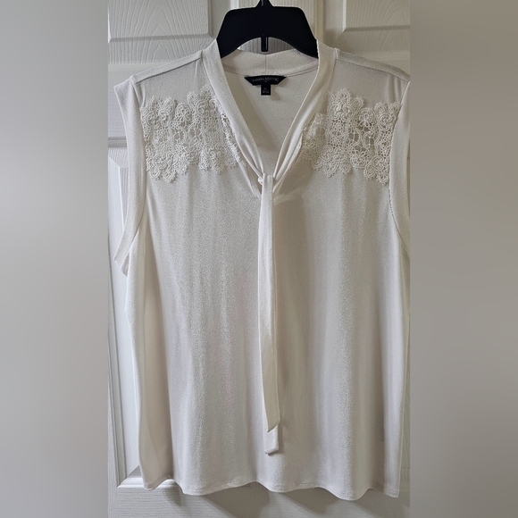 Banana Republic Sleeveless Cream Lace V Neck Tie Lace Trim Top - Picture 2 of 6